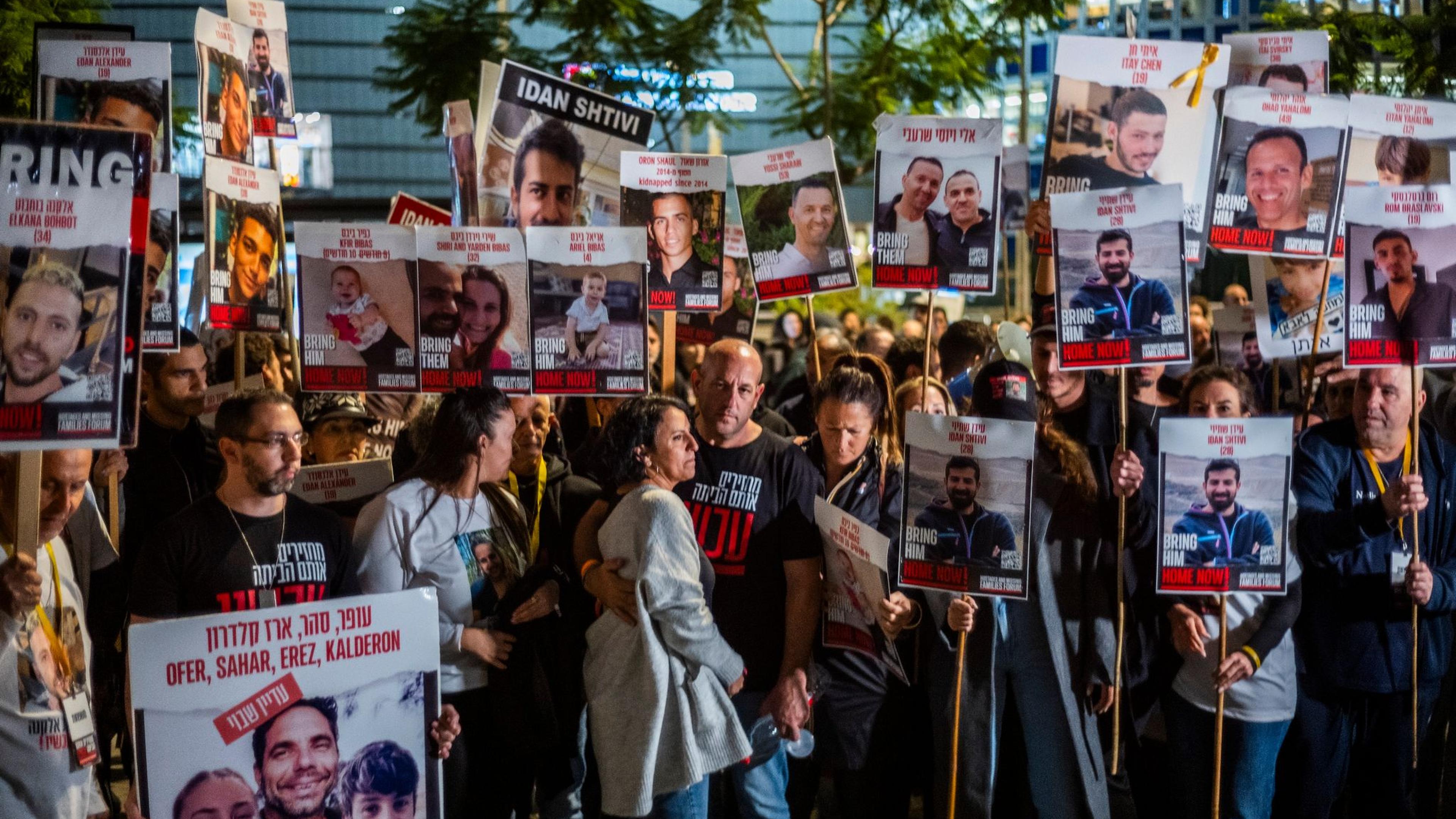 Tausende Demonstrieren In Israel Nach Tod Von Drei Geiseln Aachener